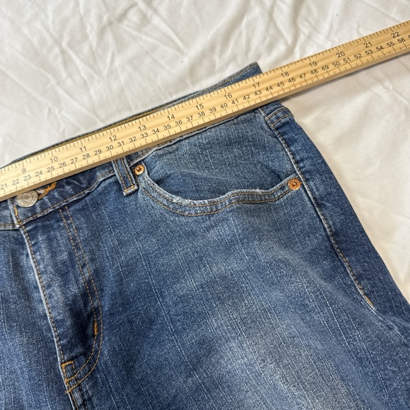 Levi's Classic Indigo Blue Boyfriend Jeans - Picture 5 of 8